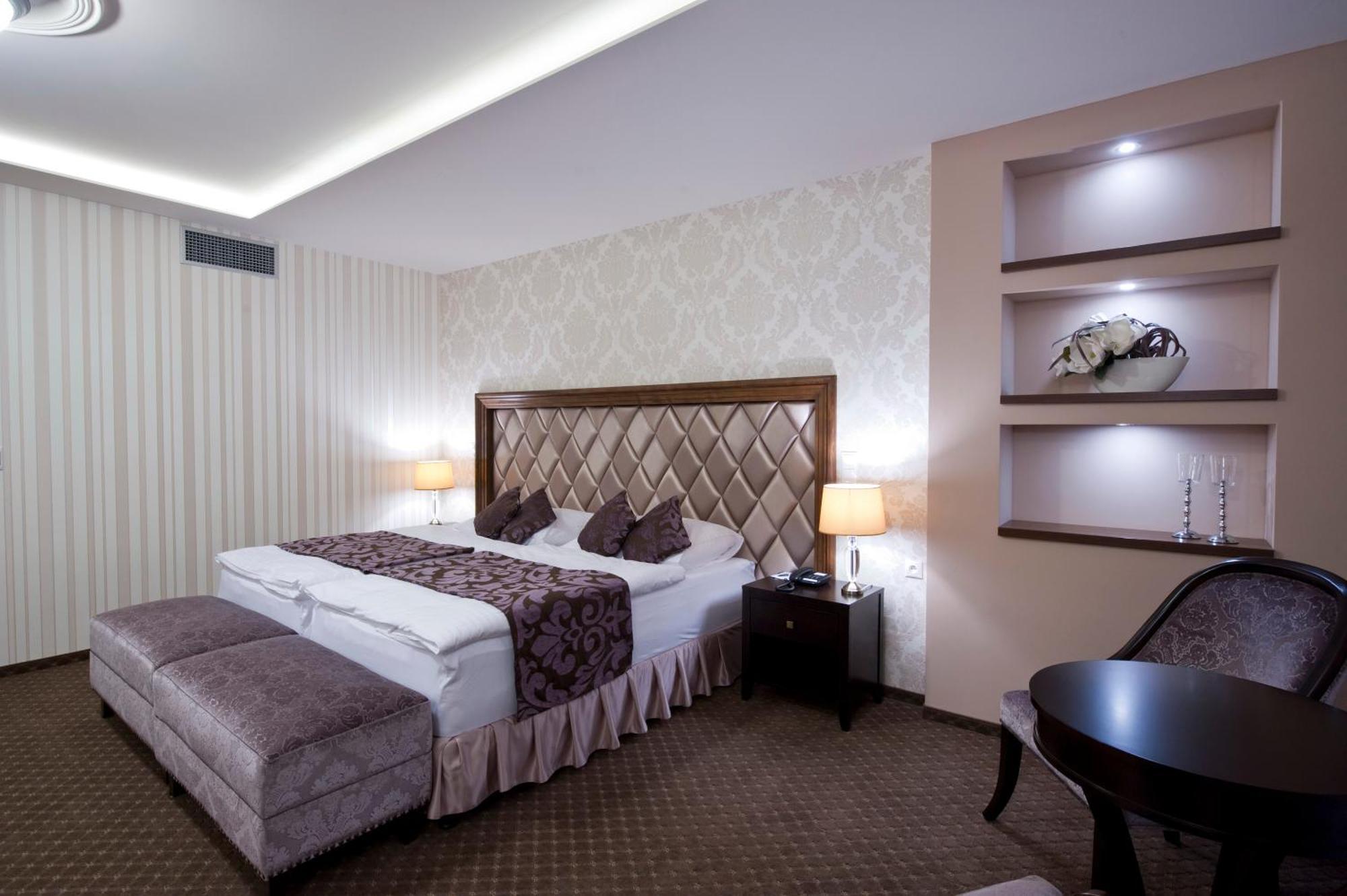 Hotel Dvorana كارلوفي فاري المظهر الخارجي الصورة