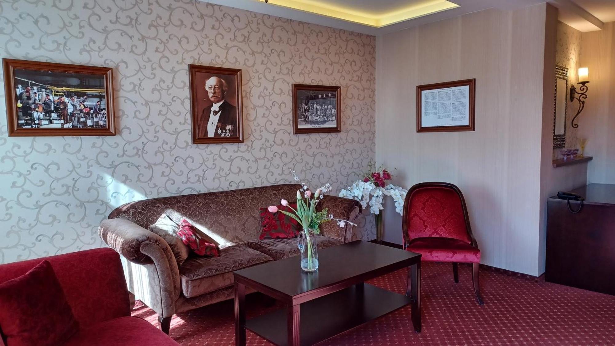Hotel Dvorana كارلوفي فاري المظهر الخارجي الصورة