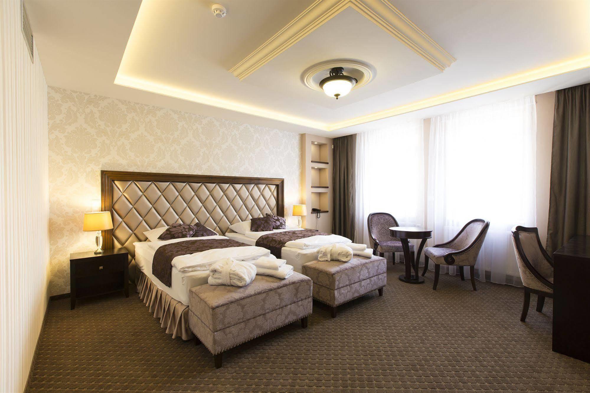Hotel Dvorana كارلوفي فاري المظهر الخارجي الصورة